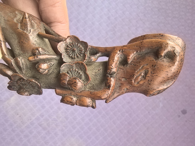 古玩雜項沉香木雕刻的梅花枝真品鑒賞圖