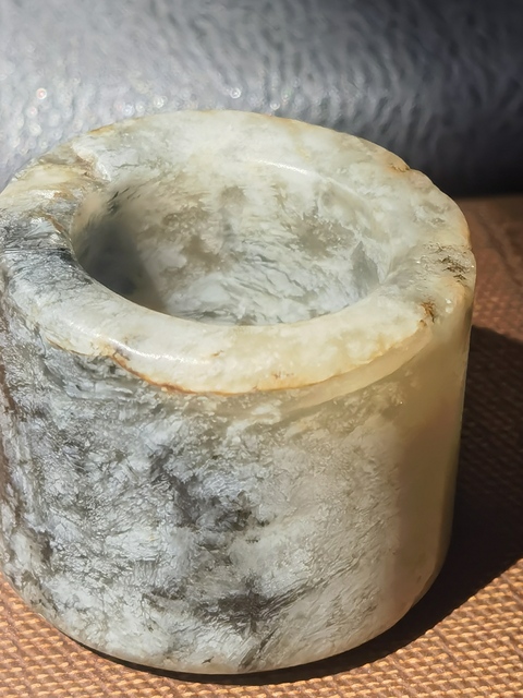古玩玉器岫玉雕“素紋扳指”真品鑒賞圖