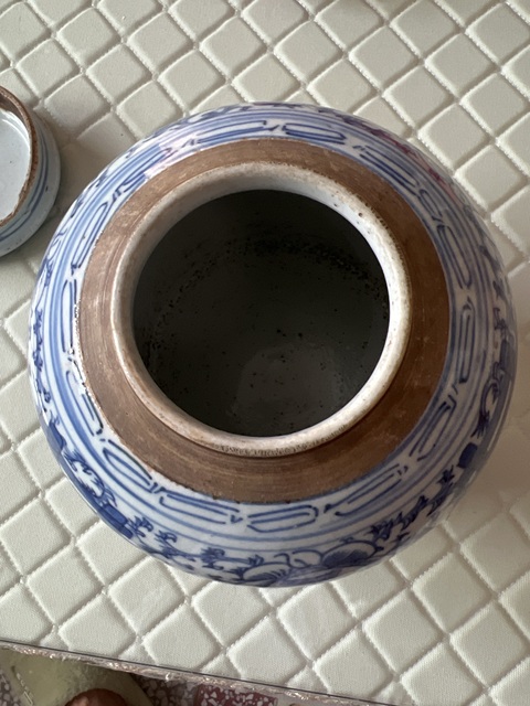 古玩陶瓷纏枝花囍字紋青花蓋罐真品鑒賞圖
