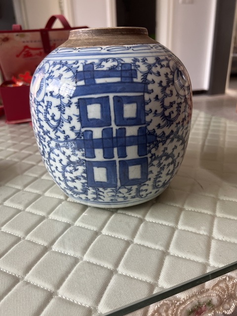 古玩陶瓷纏枝花囍字紋青花蓋罐真品鑒賞圖