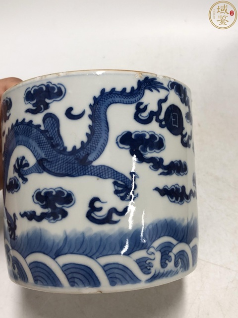 古玩陶瓷清中期 青花龍鳳紋水指筆筒拍賣,當前價格12800元