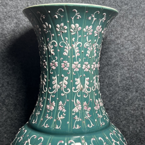 古玩陶瓷青釉地粉彩花觚真品鑒賞圖