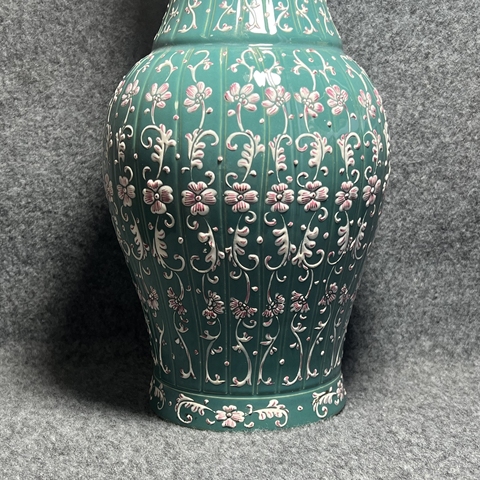 古玩陶瓷青釉地粉彩花觚真品鑒賞圖