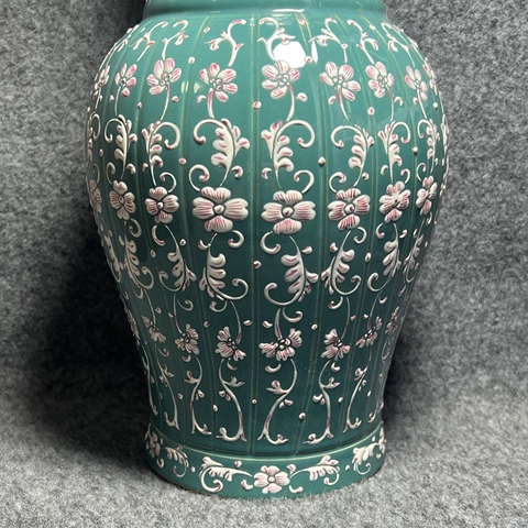 古玩陶瓷青釉地粉彩花觚真品鑒賞圖