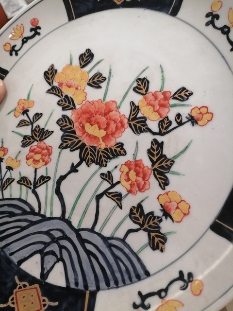 古玩陶瓷花卉紋盤真品鑒賞圖