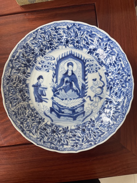 古玩陶瓷人物紋青花盤真品鑒賞圖