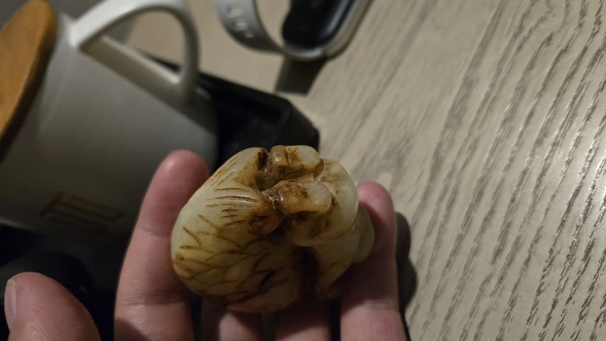 古玩玉器岫玉雕“童子抱鯉”把件真品鑒賞圖