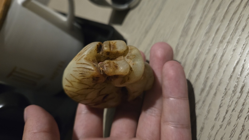 古玩玉器岫玉雕“童子抱鯉”把件真品鑒賞圖