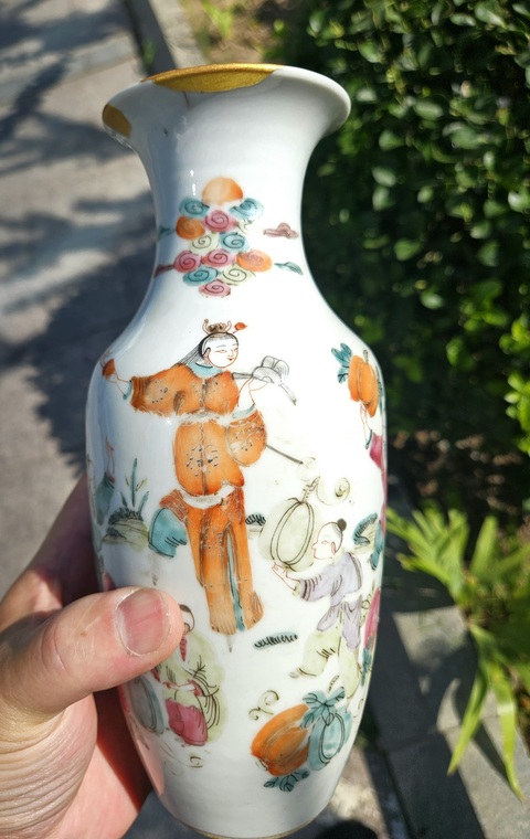 古玩陶瓷粉彩人物故事尺瓶真品鑒賞圖