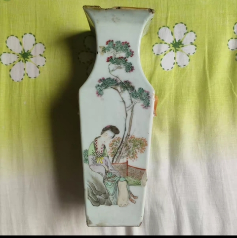 古玩陶瓷粉彩仕女人物紋四方瓶真品鑒賞圖