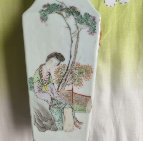 古玩陶瓷粉彩仕女人物紋四方瓶真品鑒賞圖