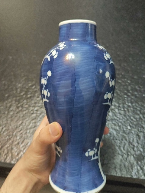 古玩陶瓷青花留白冰梅紋雞腿瓶真品鑒賞圖