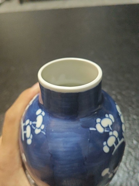 古玩陶瓷青花留白冰梅紋雞腿瓶真品鑒賞圖
