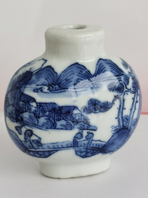 古玩陶瓷青花山水紋鼻煙壺真品鑒賞圖