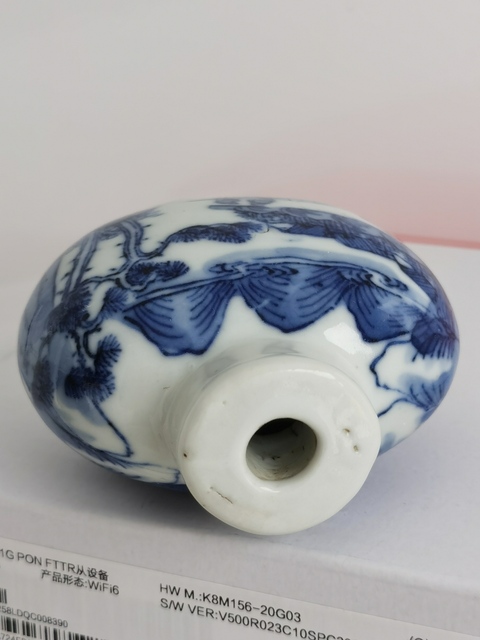 古玩陶瓷青花山水紋鼻煙壺真品鑒賞圖