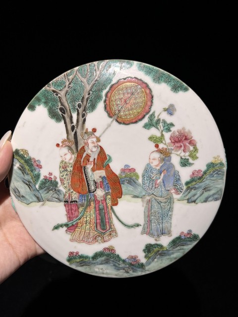 古玩陶瓷人物紋粉彩蓋盒真品鑒賞圖