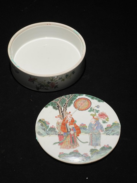 古玩陶瓷人物紋粉彩蓋盒真品鑒賞圖
