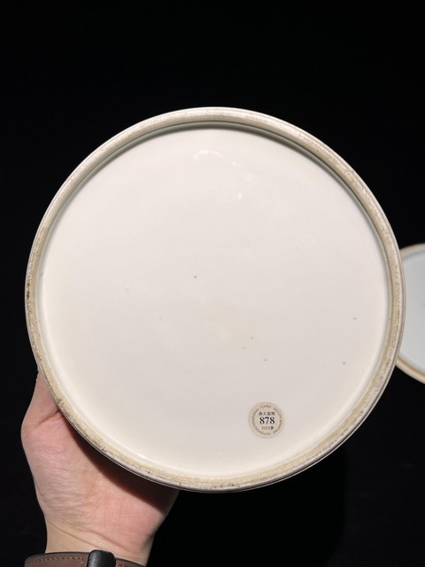 古玩陶瓷人物紋粉彩蓋盒真品鑒賞圖