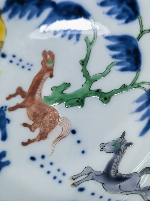 古玩陶瓷青花加彩駿馬圖盤真品鑒賞圖
