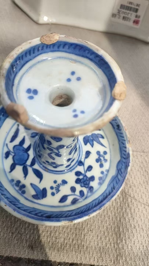 古玩陶瓷青花花卉紋油燈真品鑒賞圖
