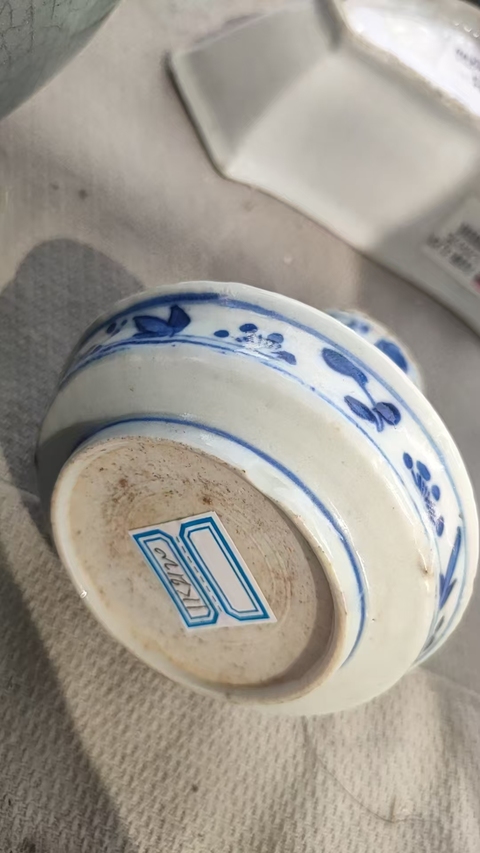 古玩陶瓷青花花卉紋油燈真品鑒賞圖