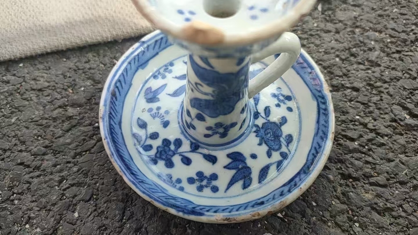 古玩陶瓷青花花卉紋油燈真品鑒賞圖