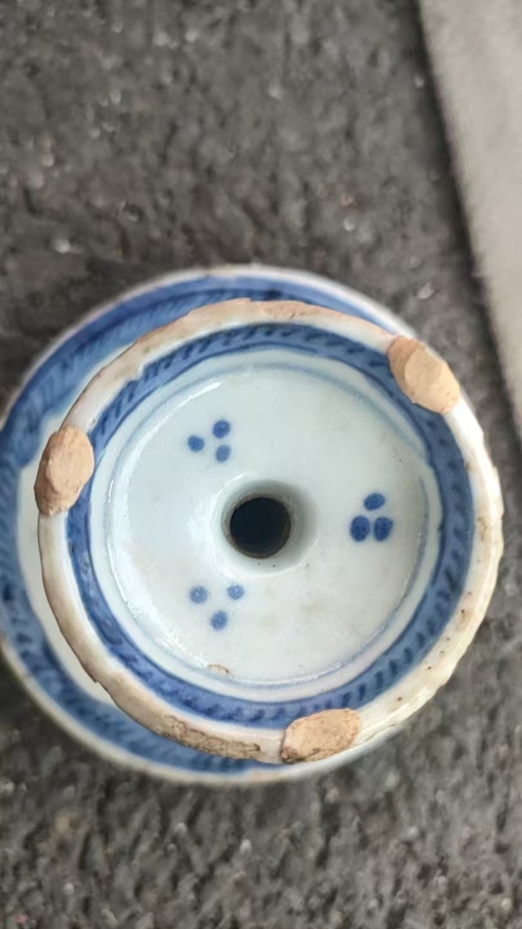 古玩陶瓷青花花卉紋油燈真品鑒賞圖