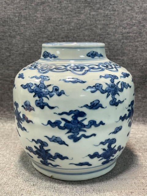 古玩陶瓷明晚期青花祥云紋罐真品鑒賞圖