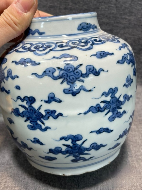 古玩陶瓷明晚期青花祥云紋罐真品鑒賞圖