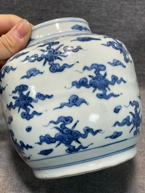 古玩陶瓷明晚期青花祥云紋罐真品鑒賞圖