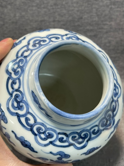 古玩陶瓷明晚期青花祥云紋罐真品鑒賞圖