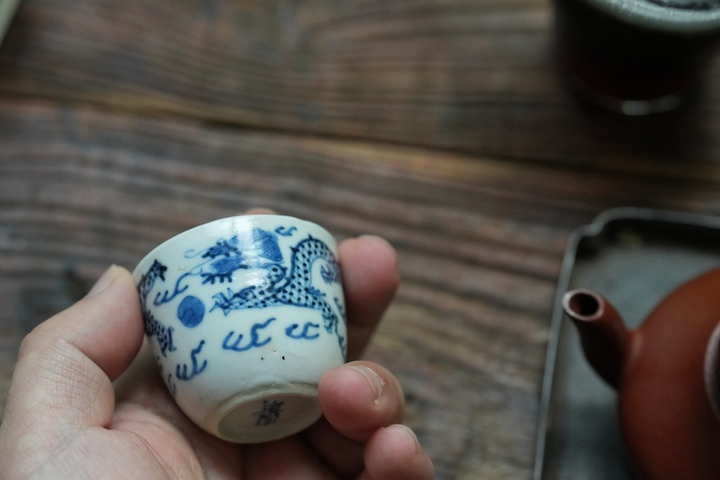 古玩陶瓷龍紋臥足杯真品鑒賞圖