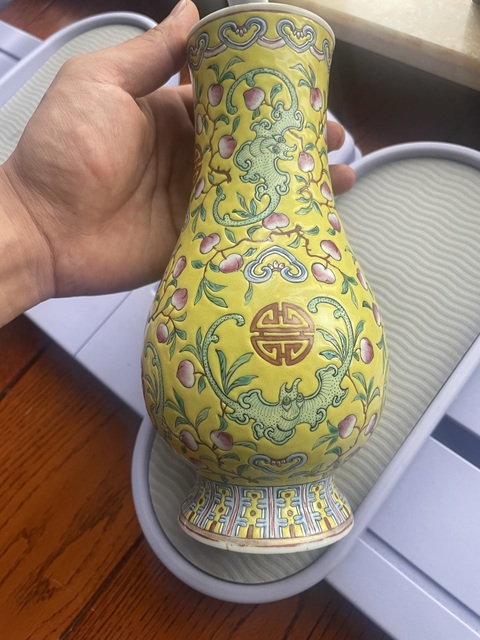 古玩陶瓷粉彩琵琶瓶真品鑒賞圖