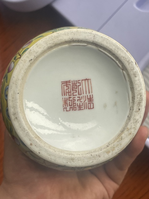 古玩陶瓷粉彩琵琶瓶真品鑒賞圖