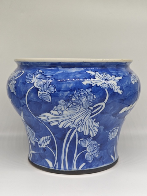 古玩陶瓷青花留白花卉紋馬蹄尊拍賣,當前價格4500元