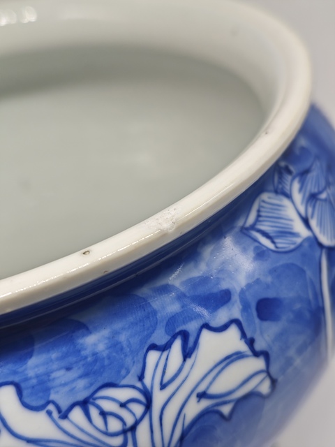 古玩陶瓷青花留白花卉紋馬蹄尊拍賣,當前價格4500元