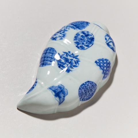 古玩陶瓷青花皮球花壁瓶真品鑒賞圖