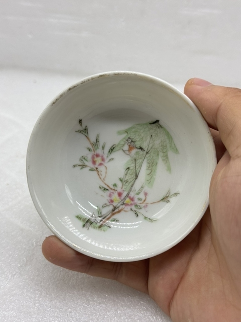 古玩陶瓷花鳥紋粉彩盤真品鑒賞圖