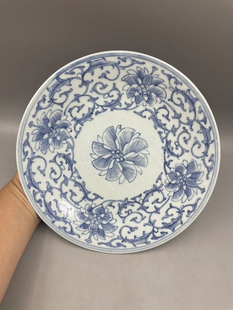 古玩陶瓷花卉紋青花盤真品鑒賞圖