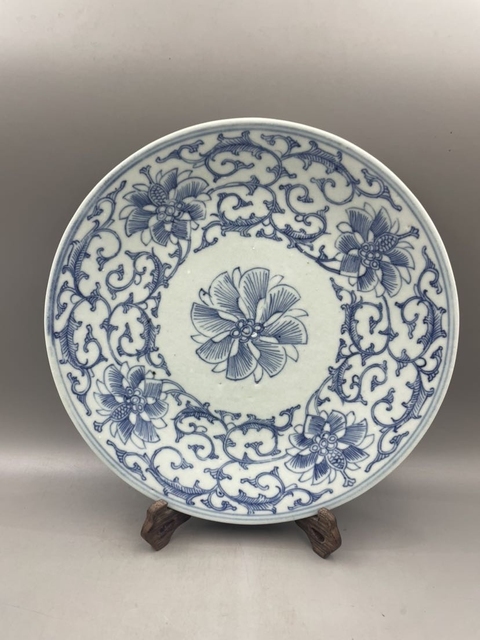古玩陶瓷花卉紋青花盤真品鑒賞圖
