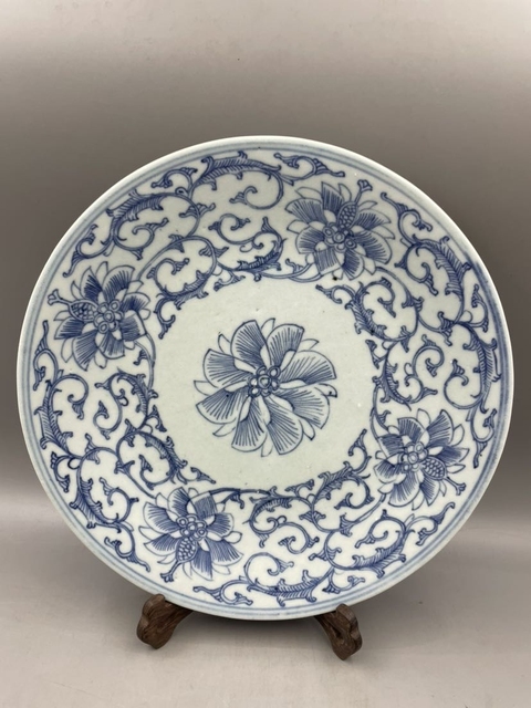古玩陶瓷花卉紋青花盤真品鑒賞圖