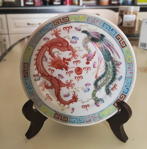 古玩陶瓷龍鳳紋粉彩盤真品鑒賞圖
