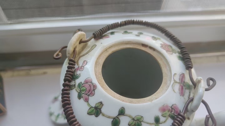 古玩陶瓷粉彩人物提梁壺真品鑒賞圖