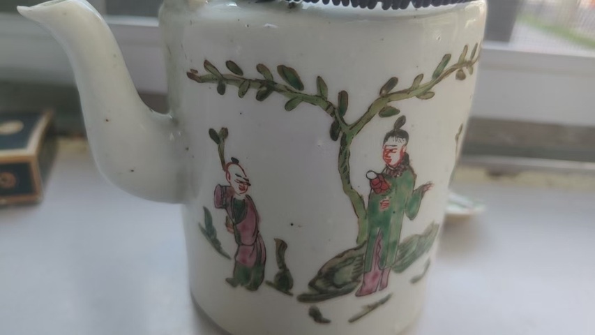 古玩陶瓷粉彩人物提梁壺真品鑒賞圖