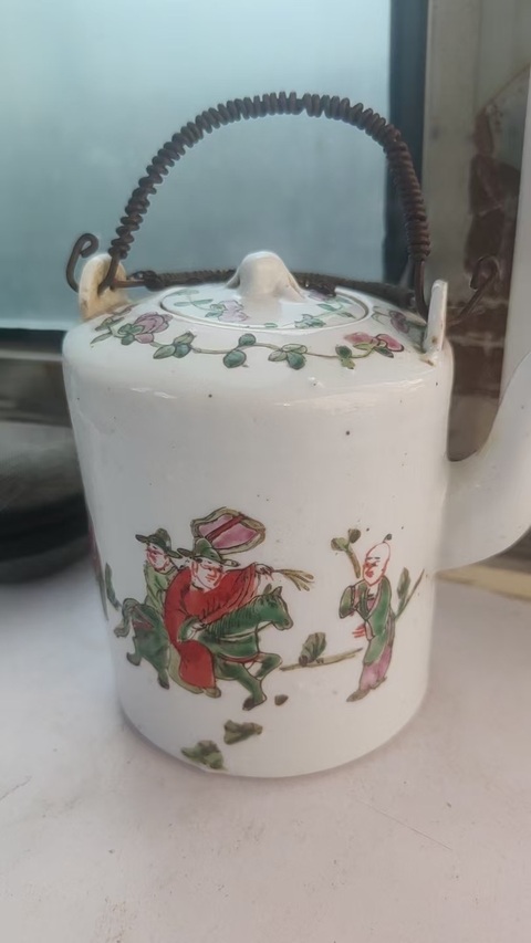 古玩陶瓷粉彩人物提梁壺真品鑒賞圖