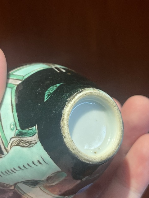 古玩陶瓷墨地素三彩人物小瓶拍賣,當前價格8500元