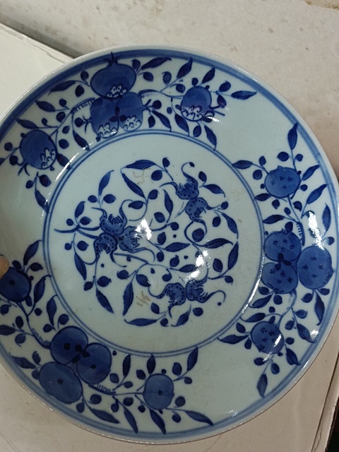 古玩陶瓷花果紋青花盤真品鑒賞圖