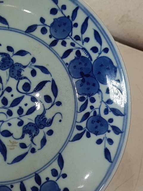 古玩陶瓷花果紋青花盤真品鑒賞圖