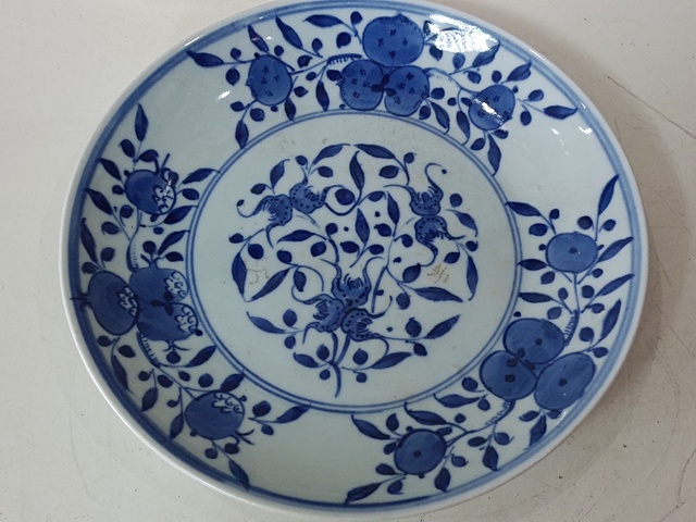 古玩陶瓷花果紋青花盤真品鑒賞圖