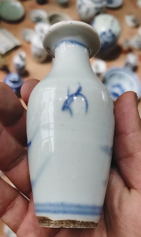 古玩陶瓷人物紋青花瓶真品鑒賞圖